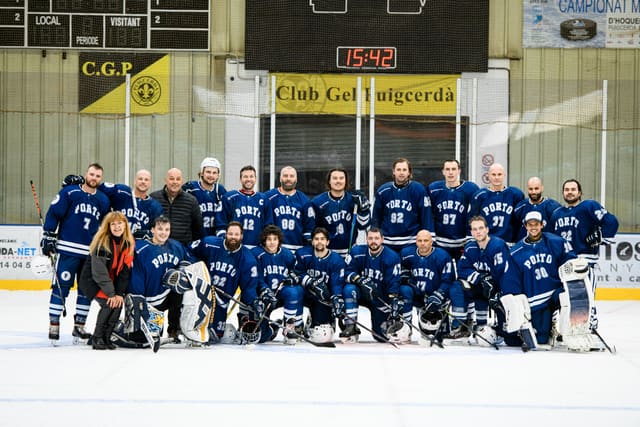 The squad at Club Gel Puigcerdà, December 2025